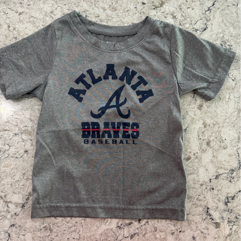 Genuine Merchandise Gray Short Sleeve Tee
